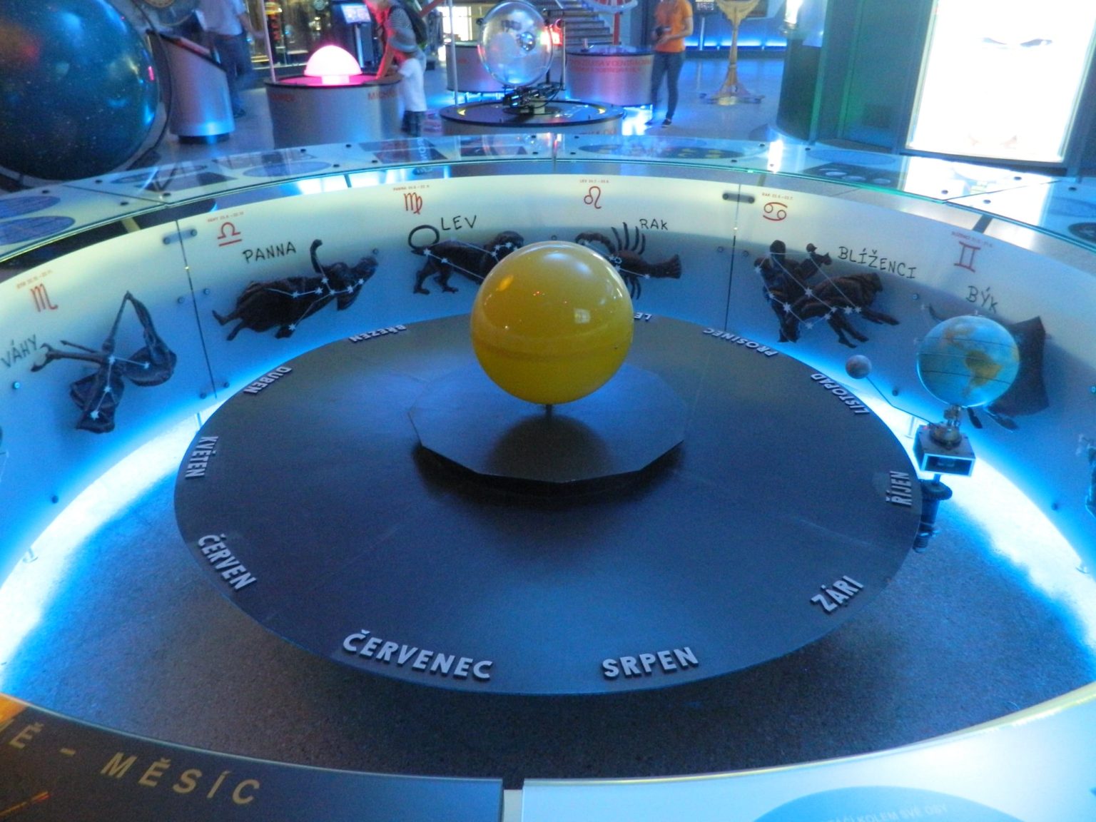 Прашкиот Планетариум - Херој на еден ден